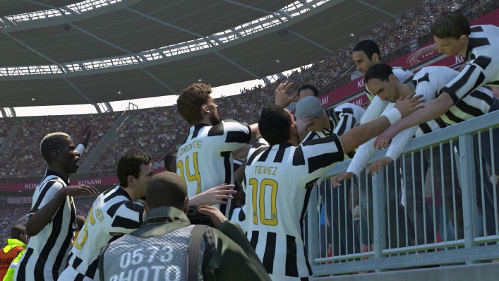 Pro Evolution Soccer (PES) 2015 İndir ekran görüntüsü 3